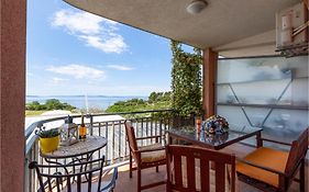 2 Bedroom Nice Apartment In Split